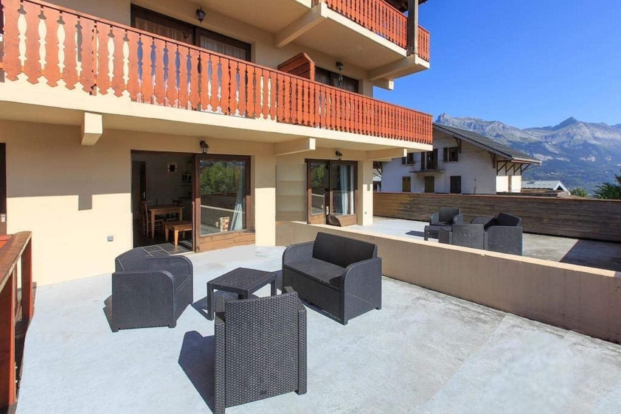 Les Aiguilles De Warens Aparthotel Combloux Exterior photo
